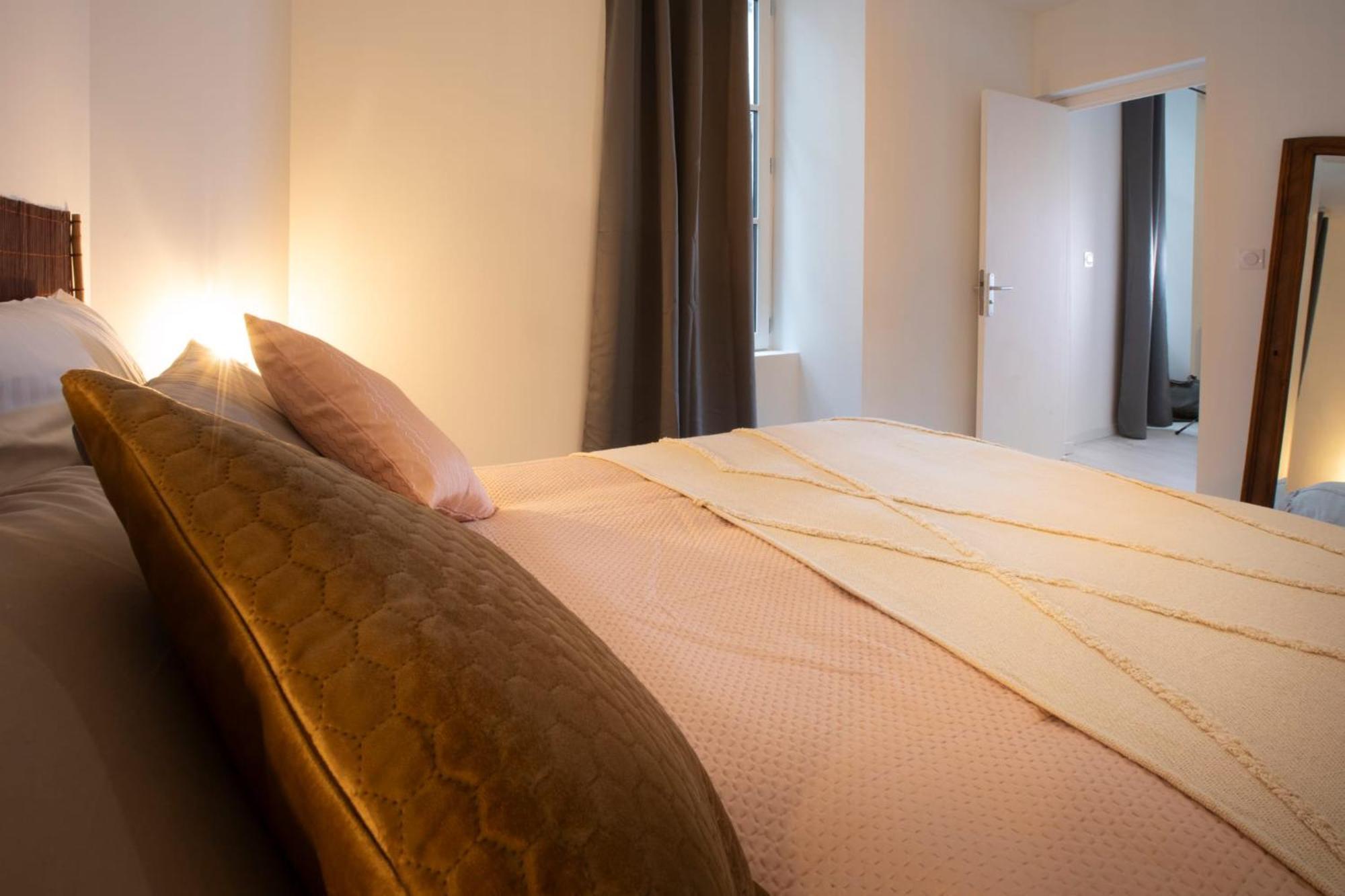 Le Nid 3 Etoiles Wifi, Netflix, Disney, Coeur De Bastide Villefranche-de-Rouergue Luaran gambar