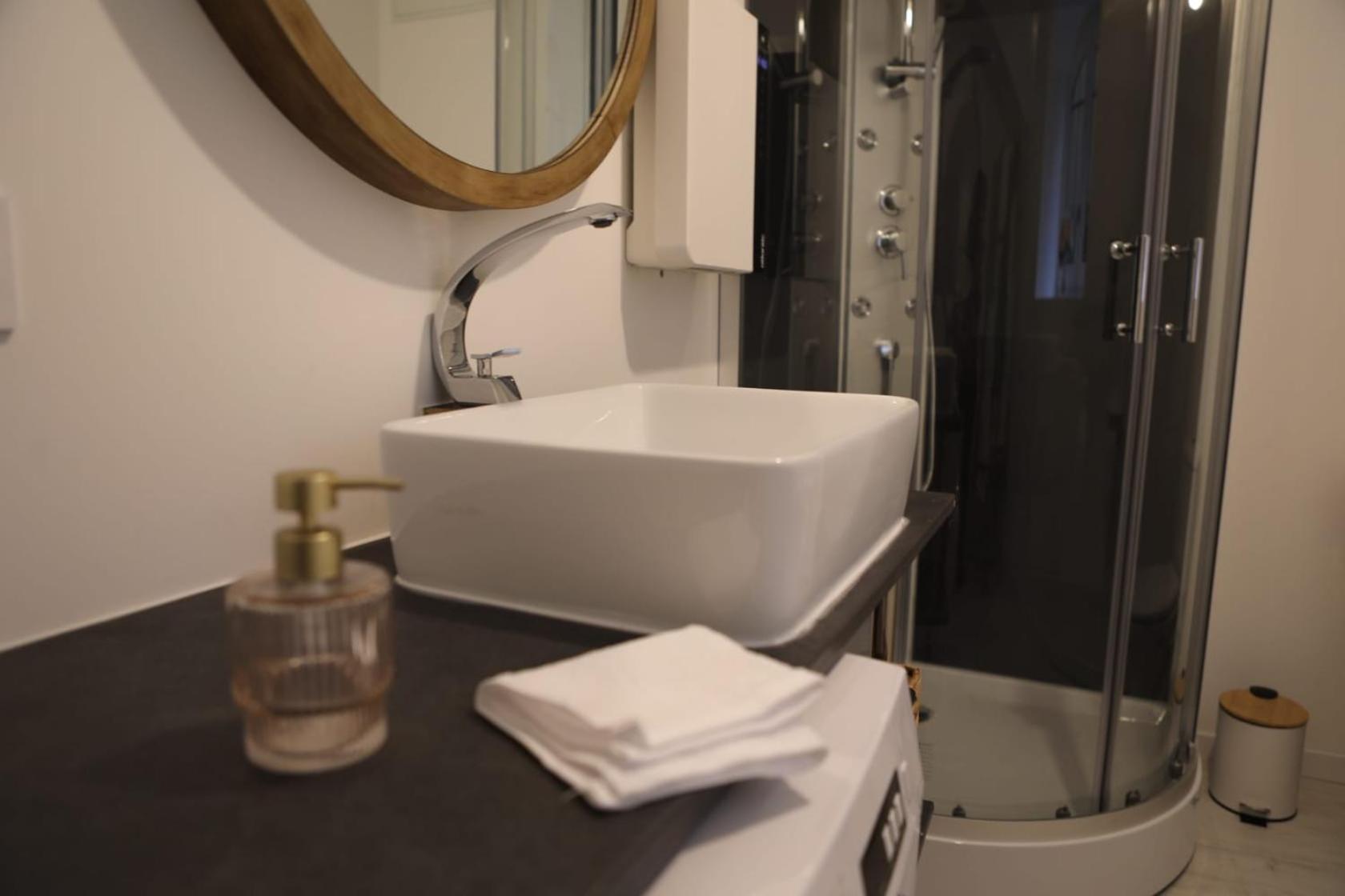 Le Nid 3 Etoiles Wifi, Netflix, Disney, Coeur De Bastide Villefranche-de-Rouergue Luaran gambar